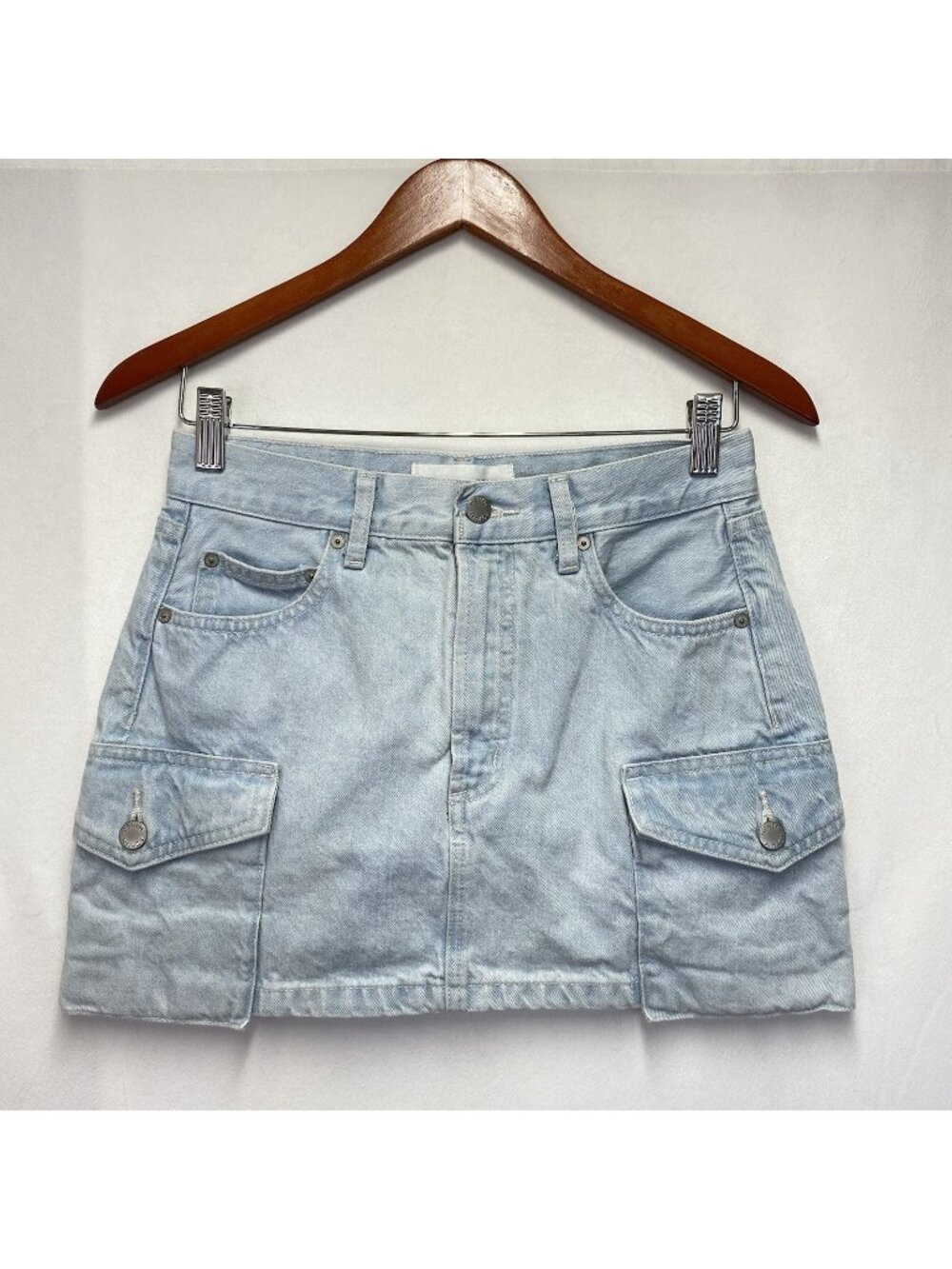 Denim Forum The '90s Mid-Rise Cargo Mini Denim Skirt Women Size 25 Light Wash